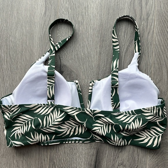 Green and Cream leaf pattern bikini top new never worn - Picture 2 of 7
